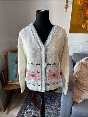 Women’s Vintage Cream V-Neck Floral Knit Sweater with Pink Accents Button Up M